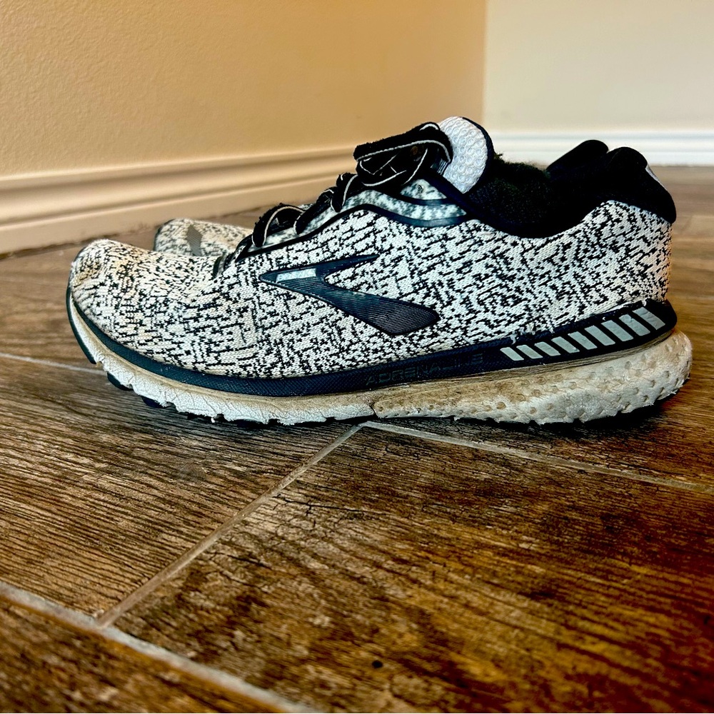 Brooks Adrenaline GTS 20 Men's  Size 10.5 D (Medium) Running Shoes Black White
